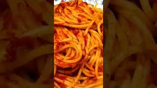 Спагетти с томатной пастой по-итальянски🍝🍝 #shortsvideo #спагетти #макароныссоусом