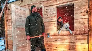 СТРОИМ ДОМ и ЖИВЕМ в ЛЕСУ - ДОМ ИЗ ДЕРЕВА СВОИМИ РУКАМИ | СТАВИМ ДВЕРЬ и ЗАСТИЛАЕМ ТЕРРАСУ