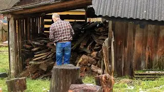 Life in a forest village. Renovation of an old log house. We warm ourselves with a wood stove