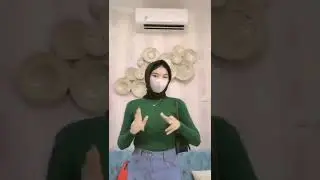 jilbab hitam baju hijau meresakan 