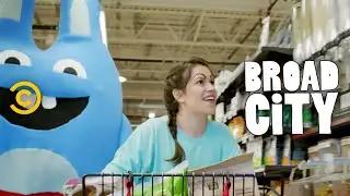 Broad City - Abbi and Bingo Bronson Go to Whole Foods