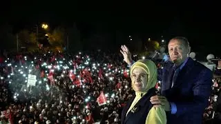 Cumhurbaşkanı Erdoğan Huber Köşkünde halka hitap etti (Balkon konuşması)