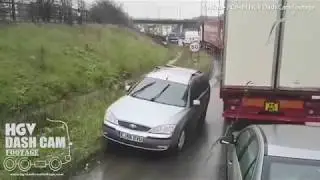 Impatient driver drives wrong way on verge in Dartford