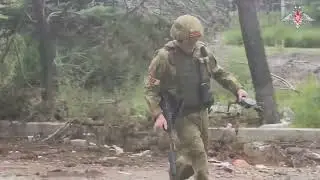 Russian paratroopers taking down a Ukrainian drone near Bakhmut