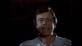 Николай Караченцов «СМЕЙСЯ, ПАЯЦ!» (музыка Владимира Быстрякова, стихи Александра Вратарёва)