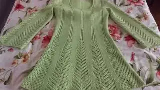 Платье спицами салатовое.