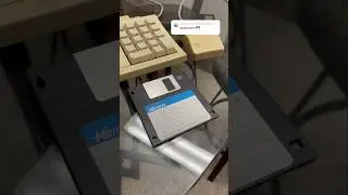 Long live the iconic floppy disk! Macintosh SE circa 1987 booting System 6.0.8 💾 