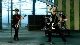 Green Day - American Idiot [Official Music Video]