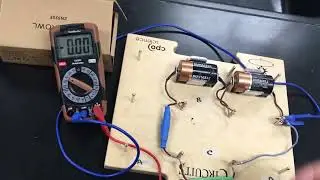 Voltage of a Break in a Circuit