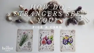 How Do Strangers See You? 🐝🌞🌻 Pick A Card 🔮 Tarot Reading