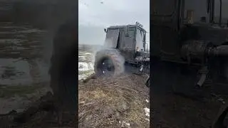 Сел на пузо 