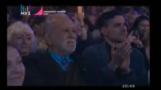 Андрей Малахов, Максим Галкин и Николай Басков вручают награду Ольге Бузовой, и песня 