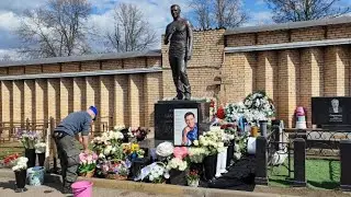 дует ветер перемен: могила Юрия Шатунова / Троекуровское кладбище сегодня 03.04.2024