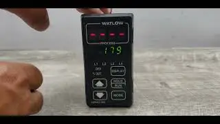 Watlow (Series 982) 982C-10BB-AARG  Temperature Controller