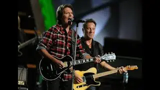 Bruce Springsteen & John Fogerty (CCR) Play Roy Orbison’s “Pretty Woman” at Madison Square Garden