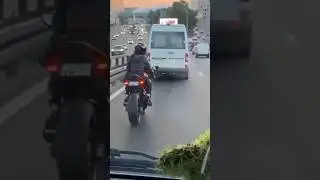 мотоциклистка 
