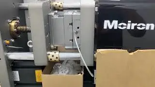 Desktop injection molding machine