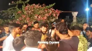 खेसारी लाल यादव के साथ सेल्फी लेने के लिए लगी लोगो की भिड़