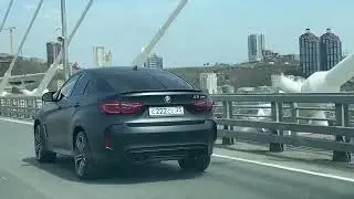 BMW чёрный матовый по Золотому Мосту