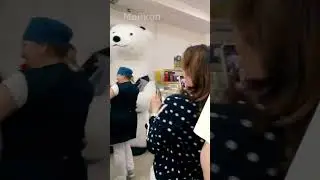 Белый модный медведь отжигает в магазине в Черёмушках. Заказать мишку этого или другого 89618287946.