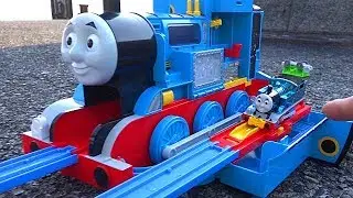 Big Thomas Coal toys & Thomas Plarail Lets Go to Lake Biwa! Chuggington Train toys