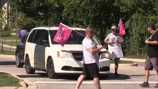 New Western students greeted by striking support workers | Western University strike