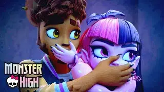 Draculaura & Clawd Break Curfew to Find the Talismans | Monster High