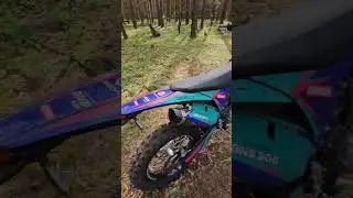 СНЯЛ ЗАГЛУШКУ, ТЕПЕРЬ ГРОМКО И ВАЛИТ #moto #enduro #прямоток #пптут