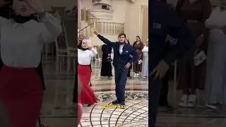 ЧЕЧЕНЕЦ ТАНЦУЕТ С КРАСАВИЦЕЙ🔥 #shorts