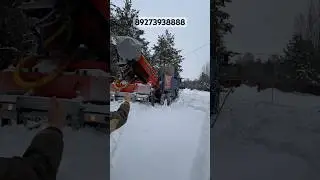 Заезжаем на заснеженный участок для бурения колодца. 