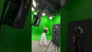 НОВАЯ ПЕСНЯ! хотите чтоб я выпустила её? снимайте много видосиков под звук)