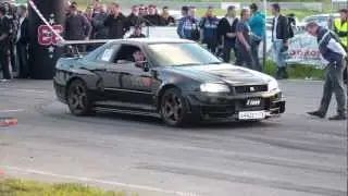 Drag racing - Nissan Skyline GT-R R34 Z-tune vs. Nissan GT-R R35