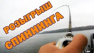 Ловля щуки в октябре на спиннинг.  Рыбалка на реке с лодки.