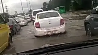 Дождь в Алматы: мегаполис вновь превратился в Венецию
