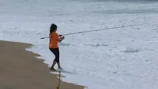 Não acreditei que isso aconteceu nessa pescaria de praia 2023 - Anzol inadequado