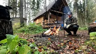 ПОКА В ЛЕСНОЙ ИЗБЕ СПИТ БРАТВА, ПОХУЛИГАНИМ В ТАЙГЕ \ ИЗ ЗИМОВЬЯ С РЫКОМ ВЫПАЛ МЕДВЕДЬ СТЕПАНЫЧ