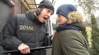 Охранник ИЗБИЛ школьника. ПСИХ Заставил ПАРНЕЙ работать на него. Школьник НАПАЛ на БАНДИТА и СБЕЖАЛ