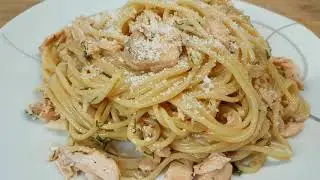 Pasta with salmon in cream sauce / How to cook pasta with salmon