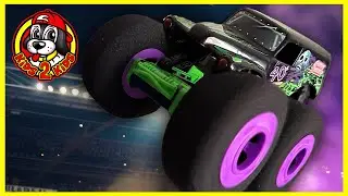 Monster Jam RC Trucks COMPILATION - BIGGEST INDOOR FREESTYLE ARENA (Ramp Champ RC Grave Digger)