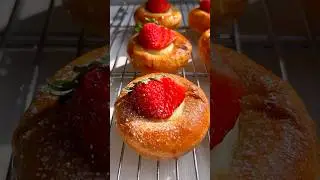 Strawberry Cheesecake Buns #recipe#dessert#cheesecake#milkbread#shorts#bread#homemade#homebaking