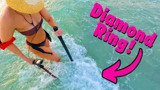 She Found Diamonds!!!! Beach Metal Detecting