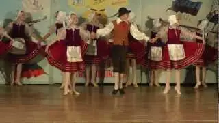 Праздник в Регенсбурге - танцуют дети из Владивостока