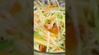 How To Pre Prep Salad🥗 | Keep Your Salad Fresh ☘️ | Thai Papaya Salad | #shorts