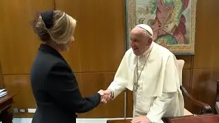 Ukraine’s first lady, Olena Zelenska, meets Pope Francis  | VOA News