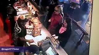 Hillary Clinton goes unnoticed at Chipotle