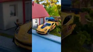 Hot Wheels Ferrari Diecast Showcase | 1/60 Scale Yellow Ferrari