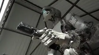 This Russian robot shoots guns