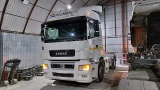 Как тронуться без СЦЕПЛЕНИЯ КАМАЗ 5490.