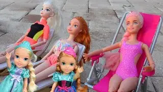 Lazy summer day ! Elsa & Anna toddlers - Chelsea - water balloons - pool - Barbie dolls - water fun