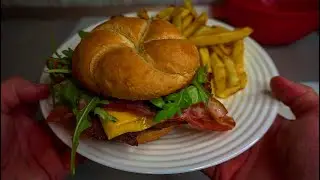 a fried chicken burger in 1 minute #shorts